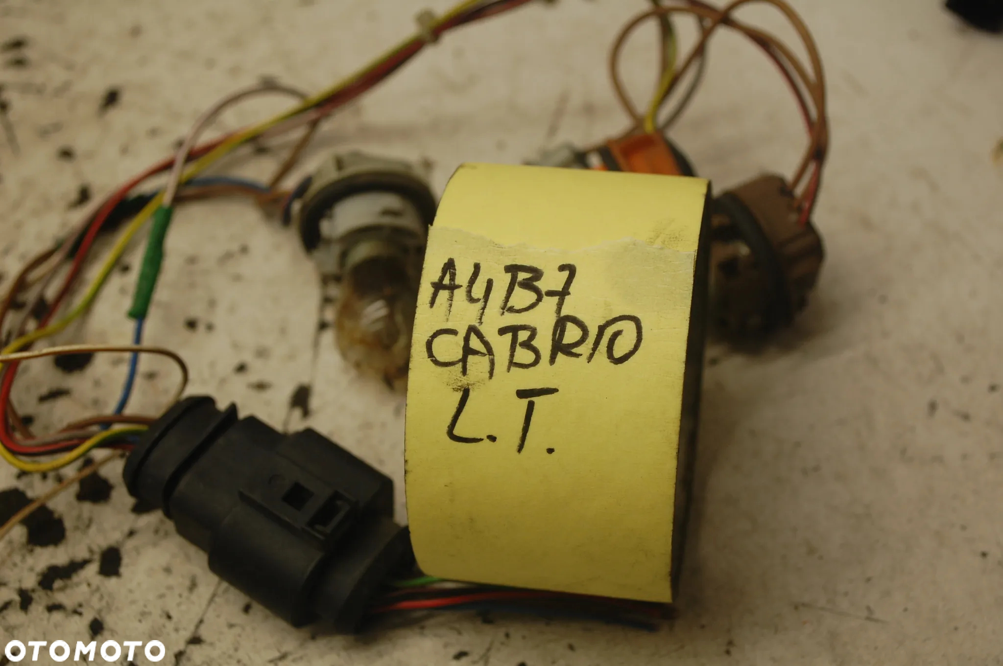 WKŁAD LAMPY LEWY PRAWY TYŁ TYLNY AUDI A4 B7 CABRIO - 2