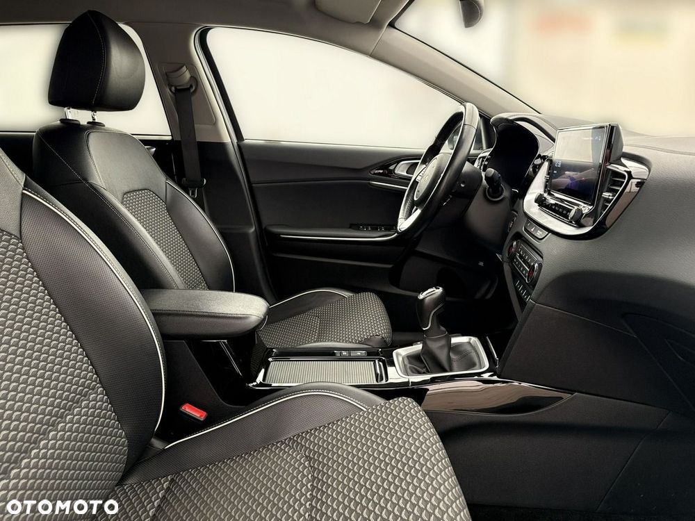 Kia Ceed - 24