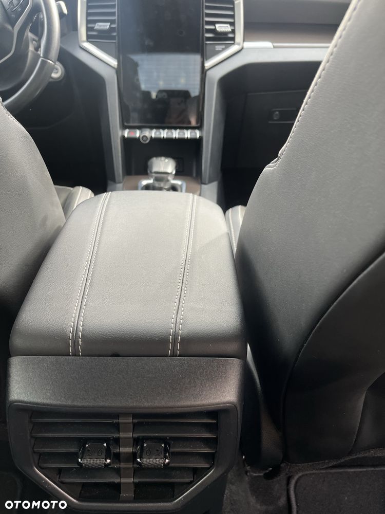 Volkswagen Amarok - 8
