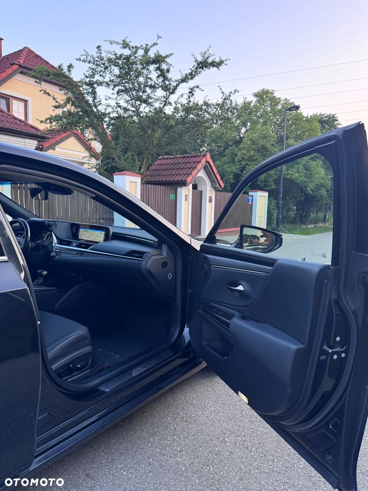 Lexus ES 300h Business Edition - 23