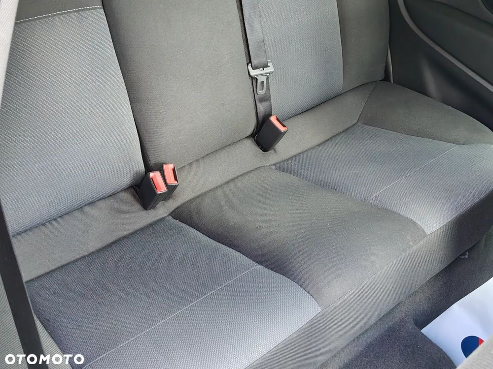 Opel Astra III GTC 1.6 Cosmo - 8