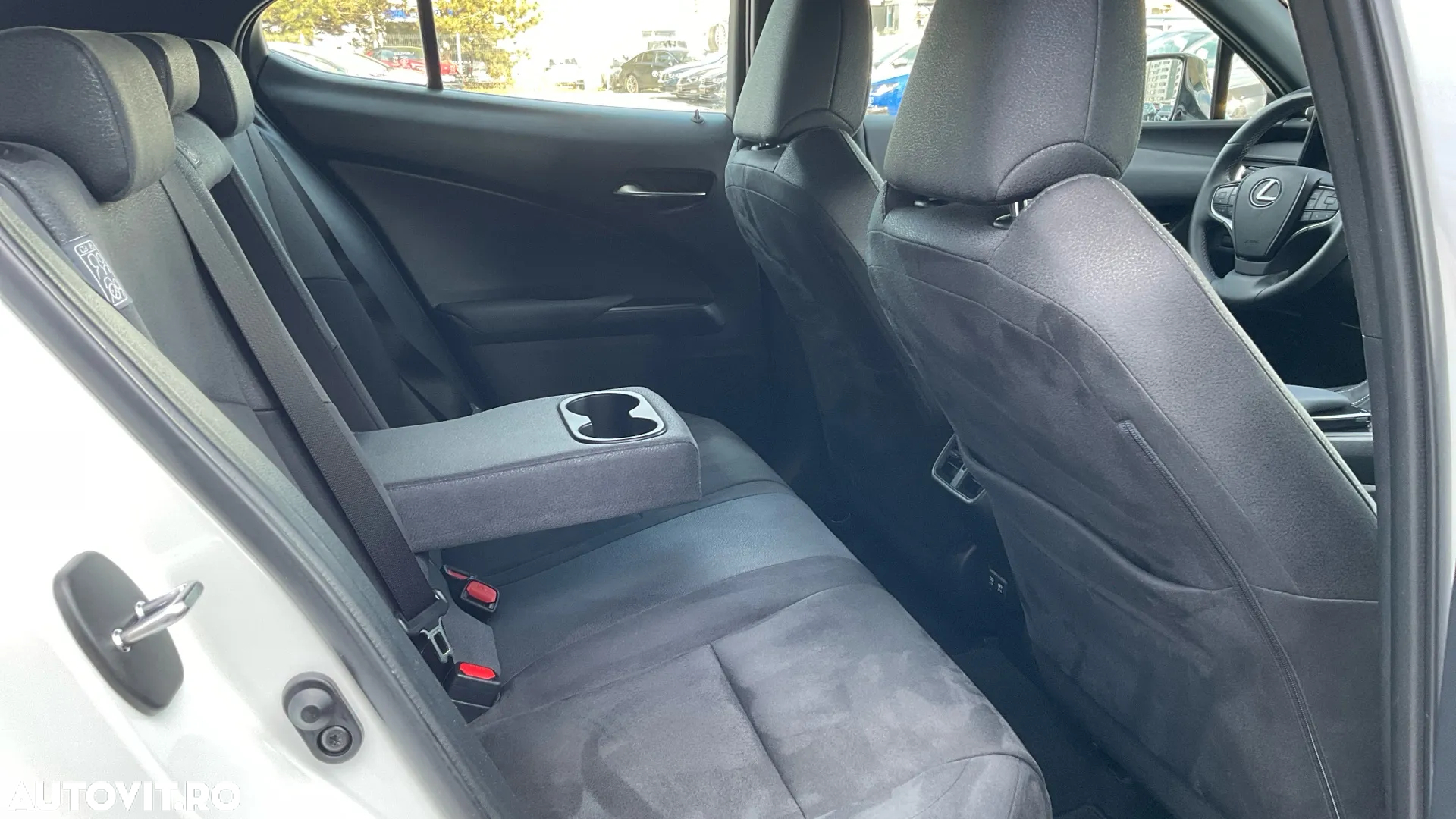 Lexus UX 250h Business Edition - 28