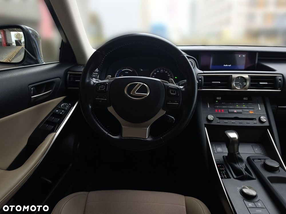 Lexus IS - 14