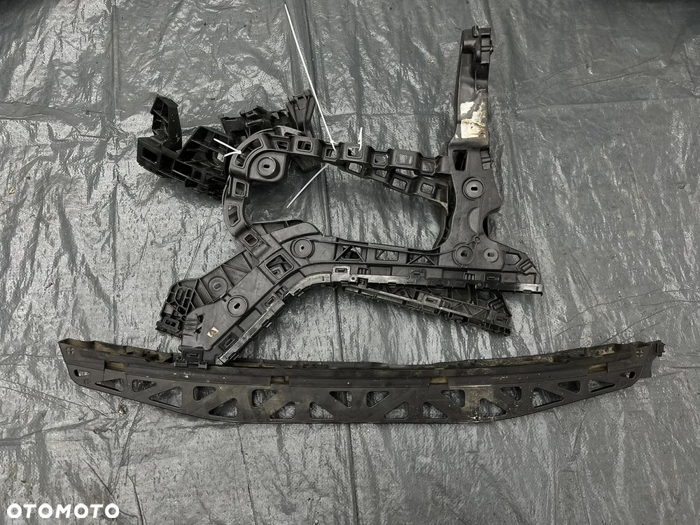 VW Passat B8 Ślizgi zderzaka tylnego komplet 3G9807863B 3G0807393 3G0807394 3G9807483 3G9807484 - 1