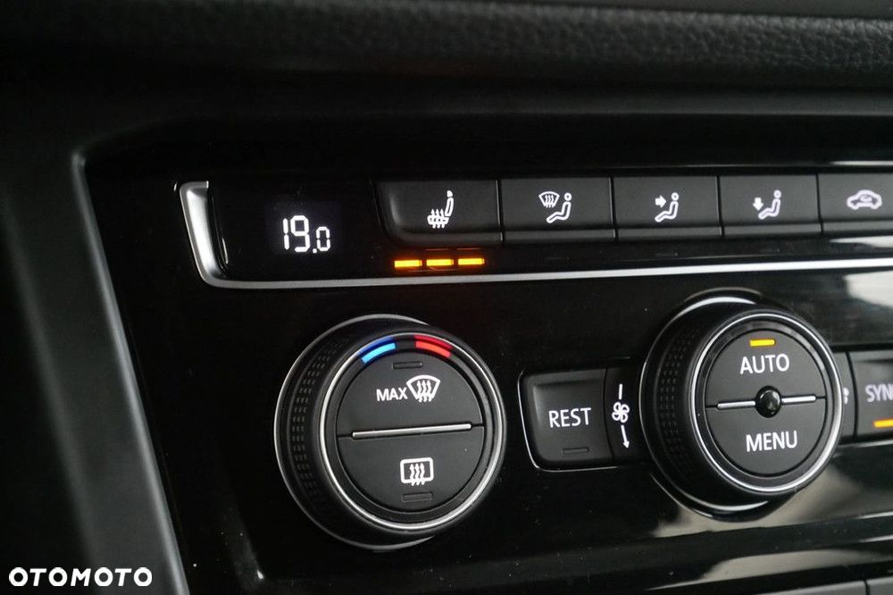 Volkswagen Touran - 19