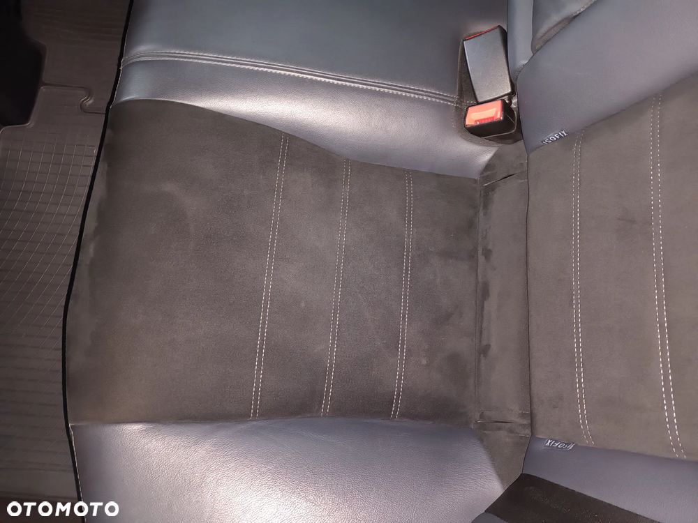 Toyota Avensis 1.8 Sol - 14