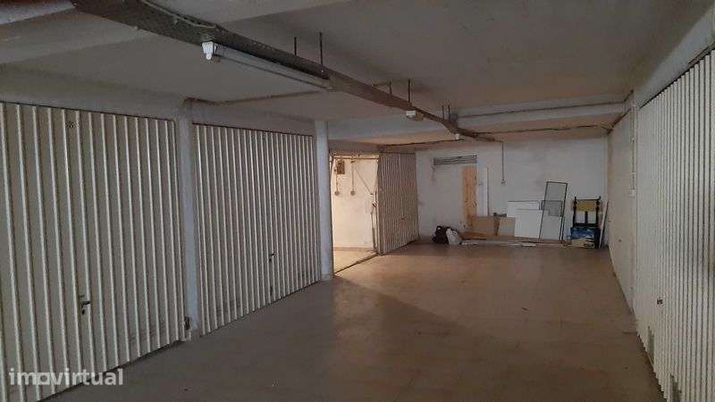Garagem Box/ Armazém Brandoa - Grande imagem: 3/8