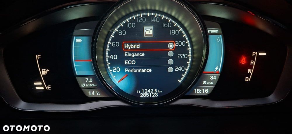 Volvo V60 D6 AWD Plug-in Hybrid Summum - 18