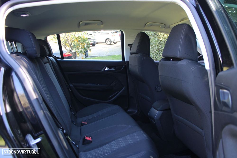 Peugeot 308 1.2 PureTech Allure Pack - 25