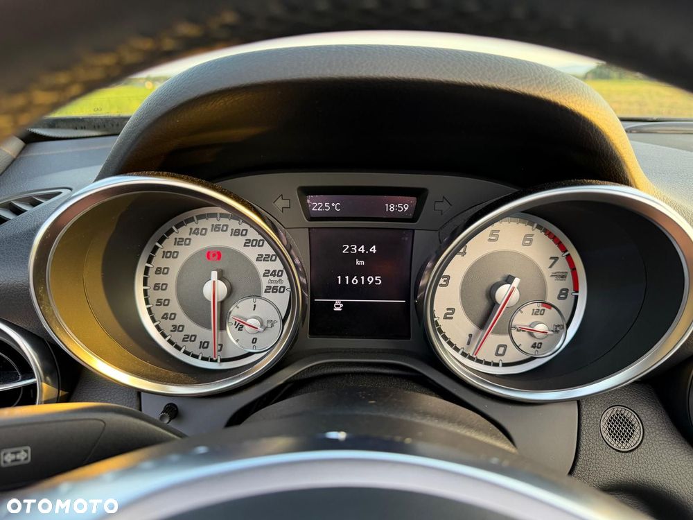 Mercedes-Benz SLK 200 CGI - 17