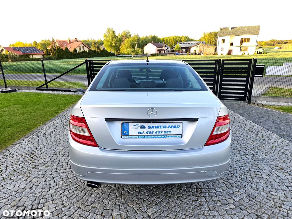 Mercedes-Benz Klasa C 200 CGI BlueEff Elegance - 8