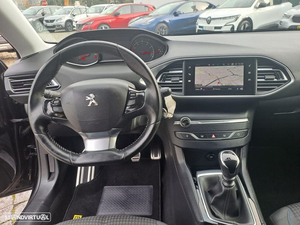 Peugeot 308 1.2 PureTech Allure J17 - 15