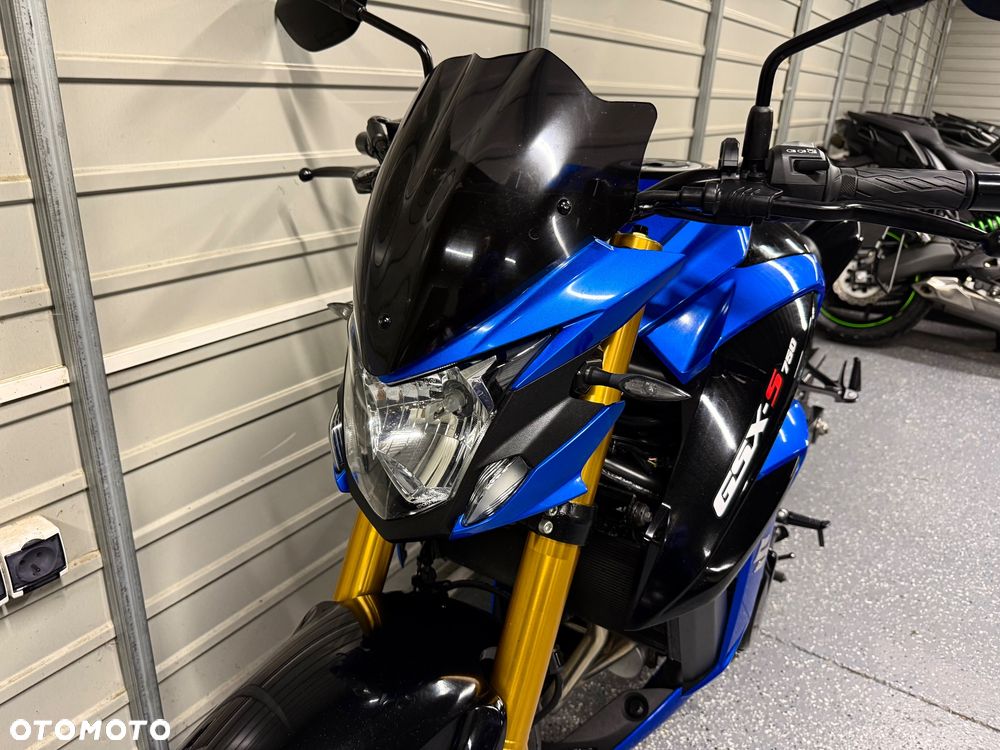 Suzuki GSX - 18