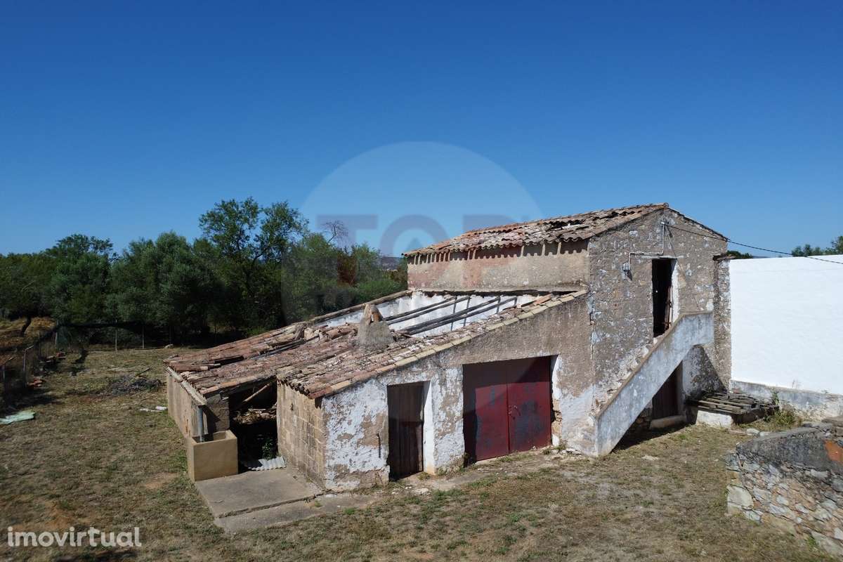 Moradia para reconstrução - Grande imagem: 2/35