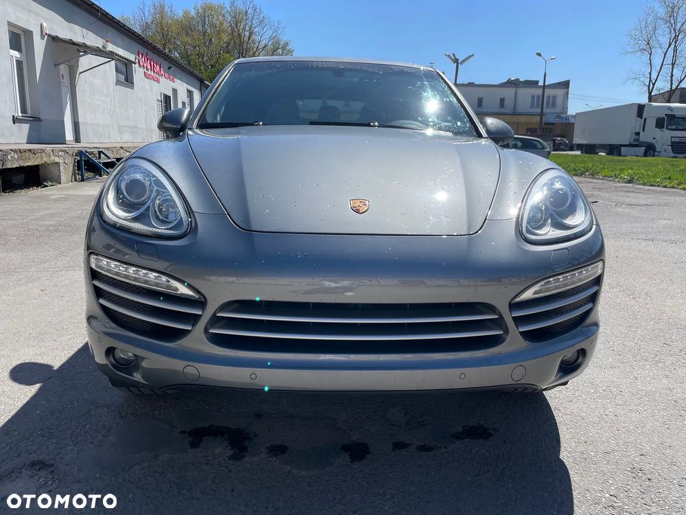 Porsche Cayenne - 1