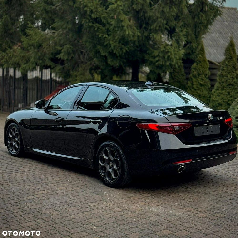 Alfa Romeo Giulia - 8