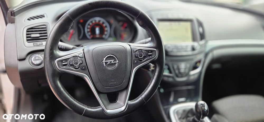 Opel Insignia - 36