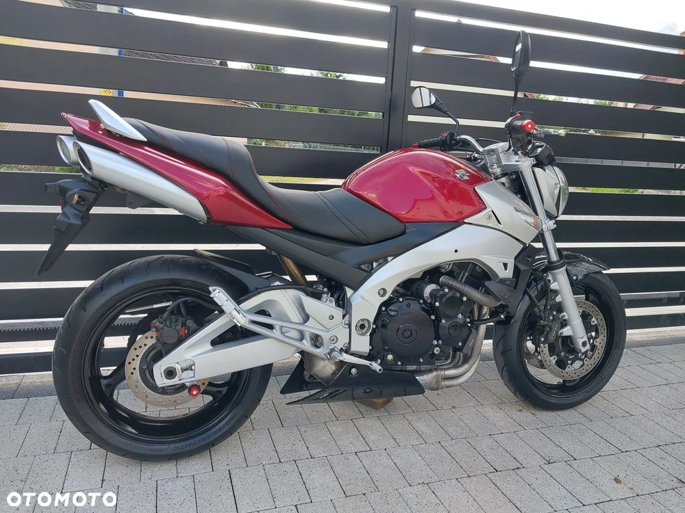 Suzuki GSR - 5