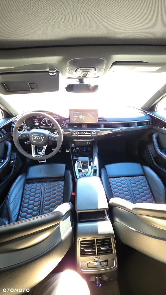 Audi RS4 Avant - 13