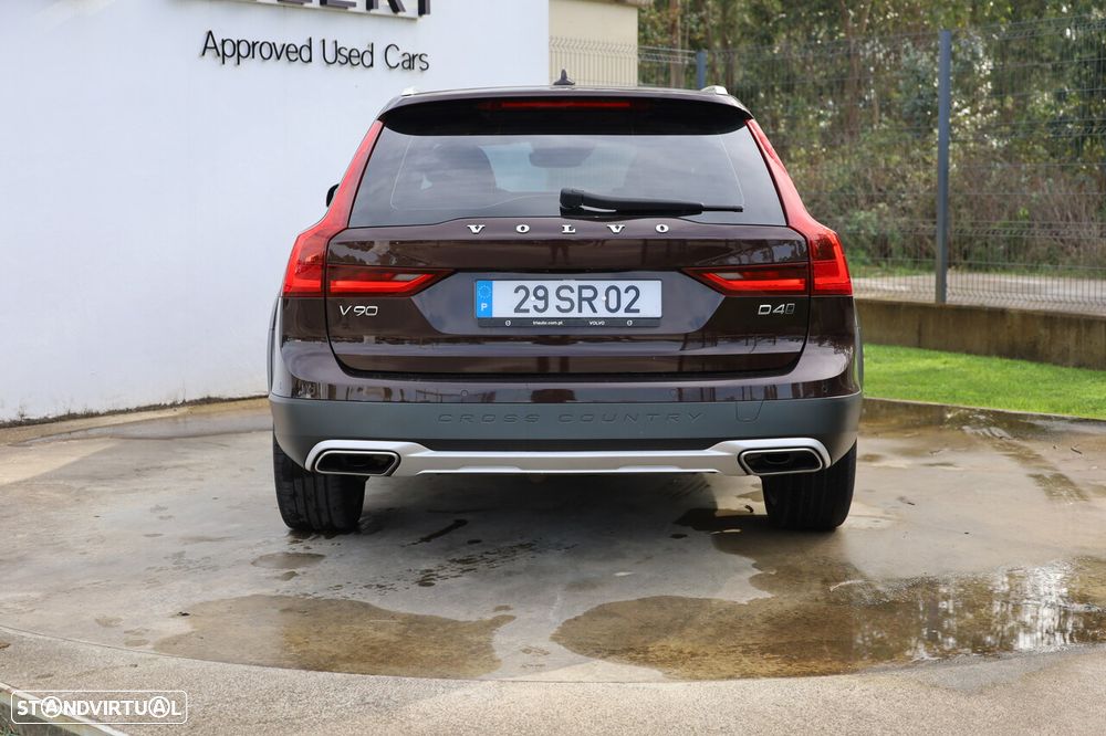 Volvo V90 Cross Country 2.0 D4 Pro AWD Geartronic - 2