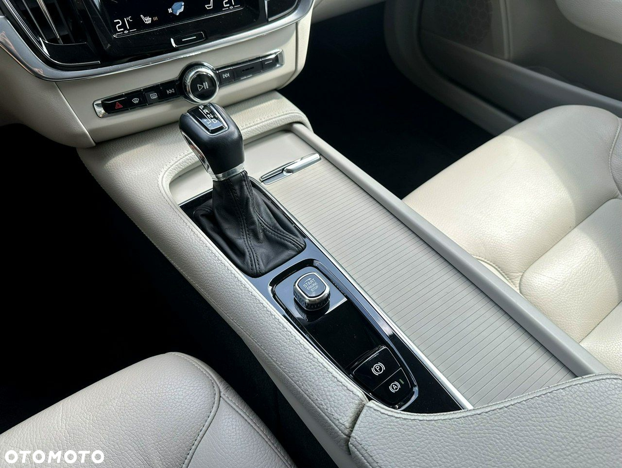 Volvo V90 D5 AWD Momentum - 30