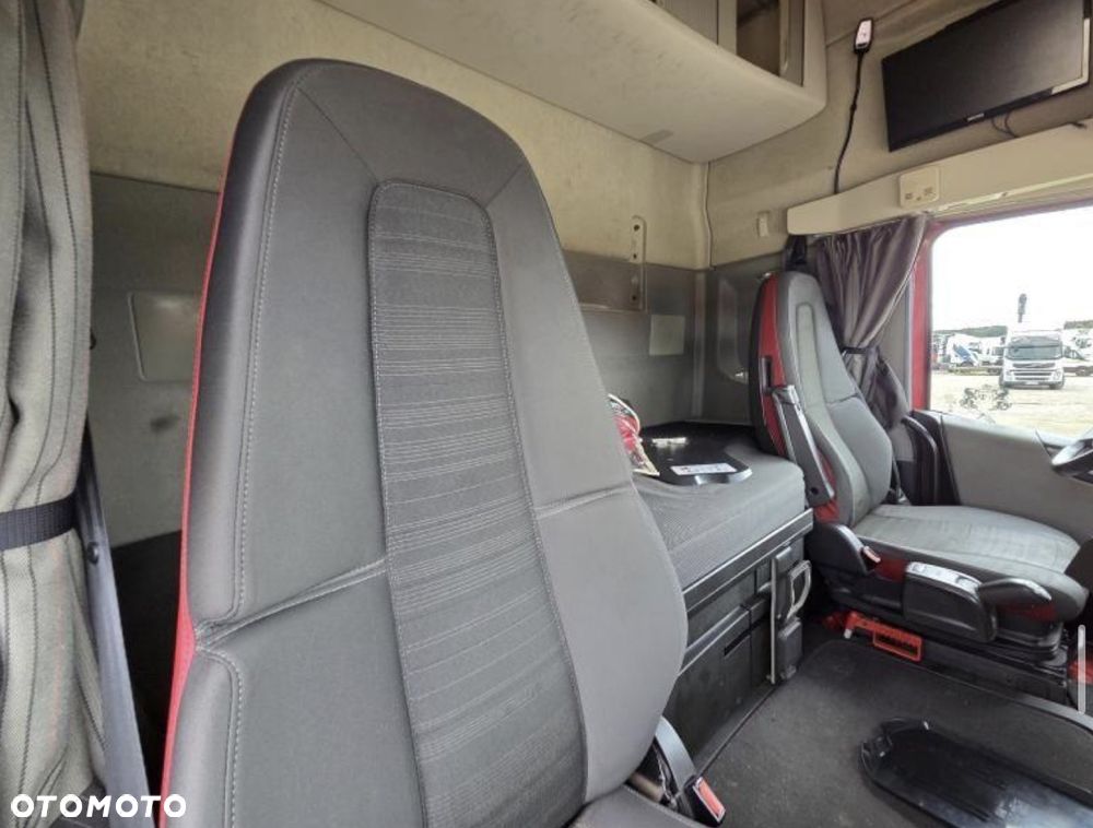 Volvo FH 500 XXL TELEWIZOR / KSENONY / FULL SPOJLERY / LAKIER METALIK / DŁUGA RAMA AKUMULATORY Z TYŁU / LAMPY LED / NAJWIĘKSZA KABINA XXL z TV / 2017 ROK !! - 34