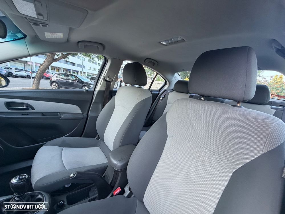 Chevrolet Cruze 1.6 LS - 27