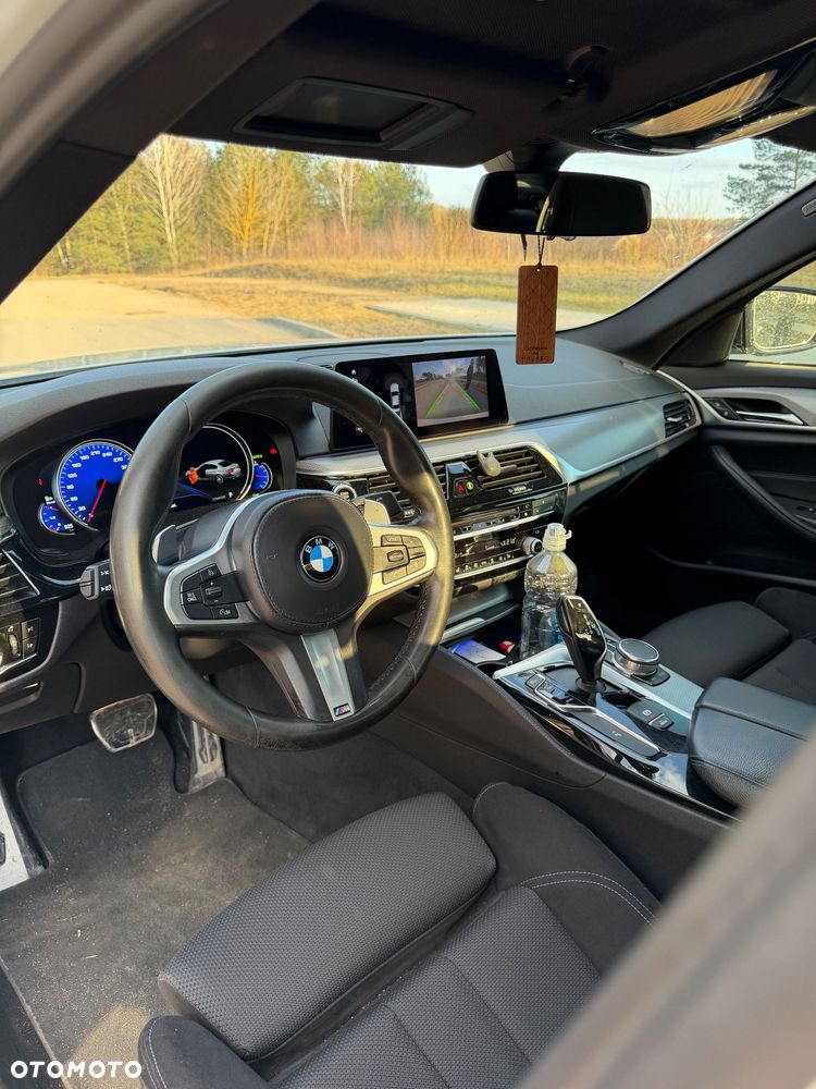BMW Seria 5 520d xDrive - 14