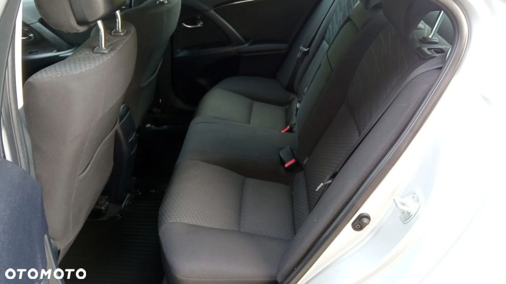 Toyota Avensis 1.8 Sol - 16