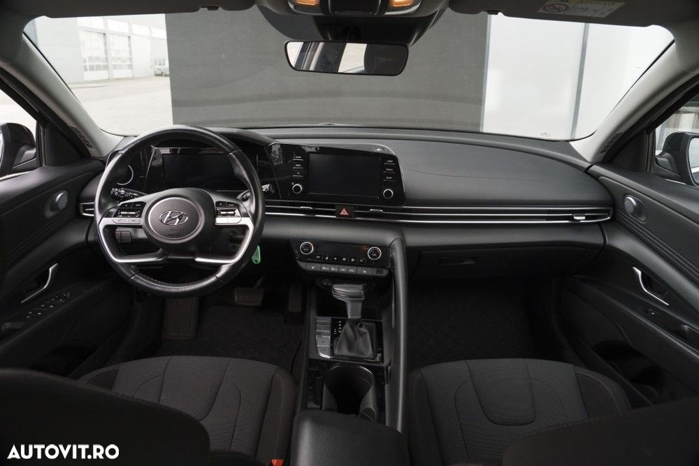 Hyundai Elantra - 11