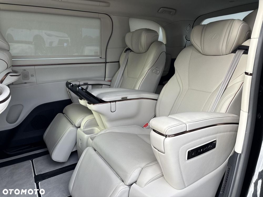 Lexus LM - 20