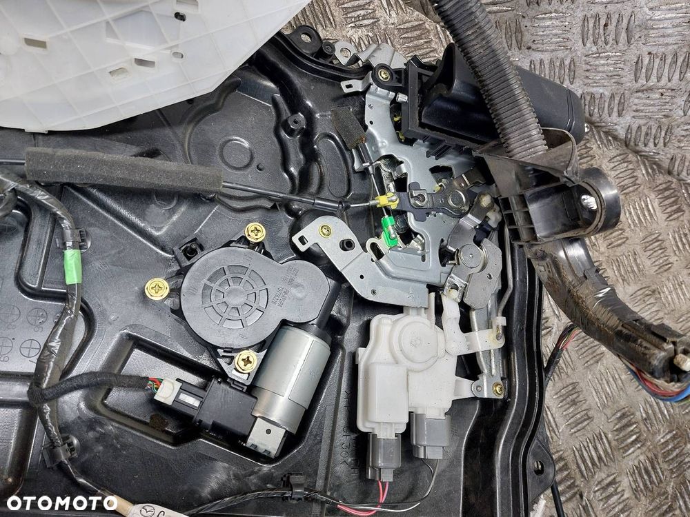 ZAMEK ROLKA PROWADNICA PODNOŚNIK DRZWI PRZESUWNE PRAWE MAZDA 5 I CR - 2