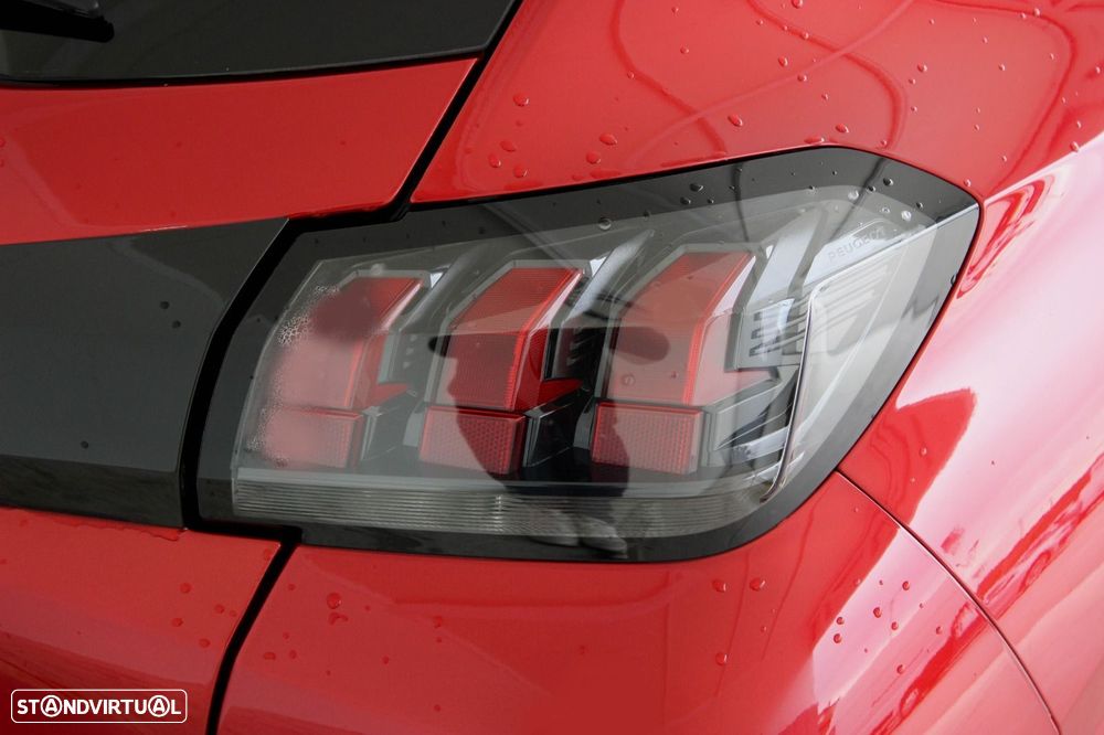 Peugeot 208 - 8