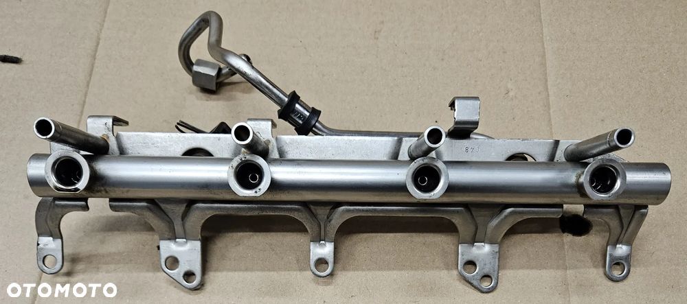 Audi A4 B8 1.8 TFSI listwa wtryskowa czujnik 06J133317 - 2