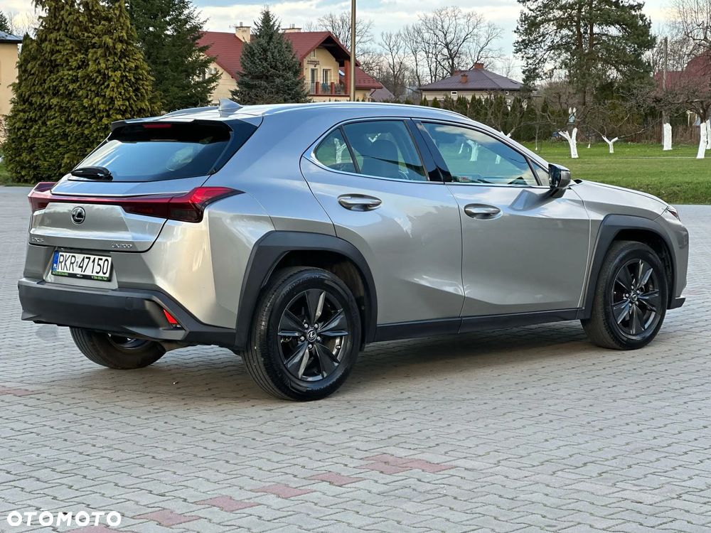 Lexus UX 200 F SPORT - 7