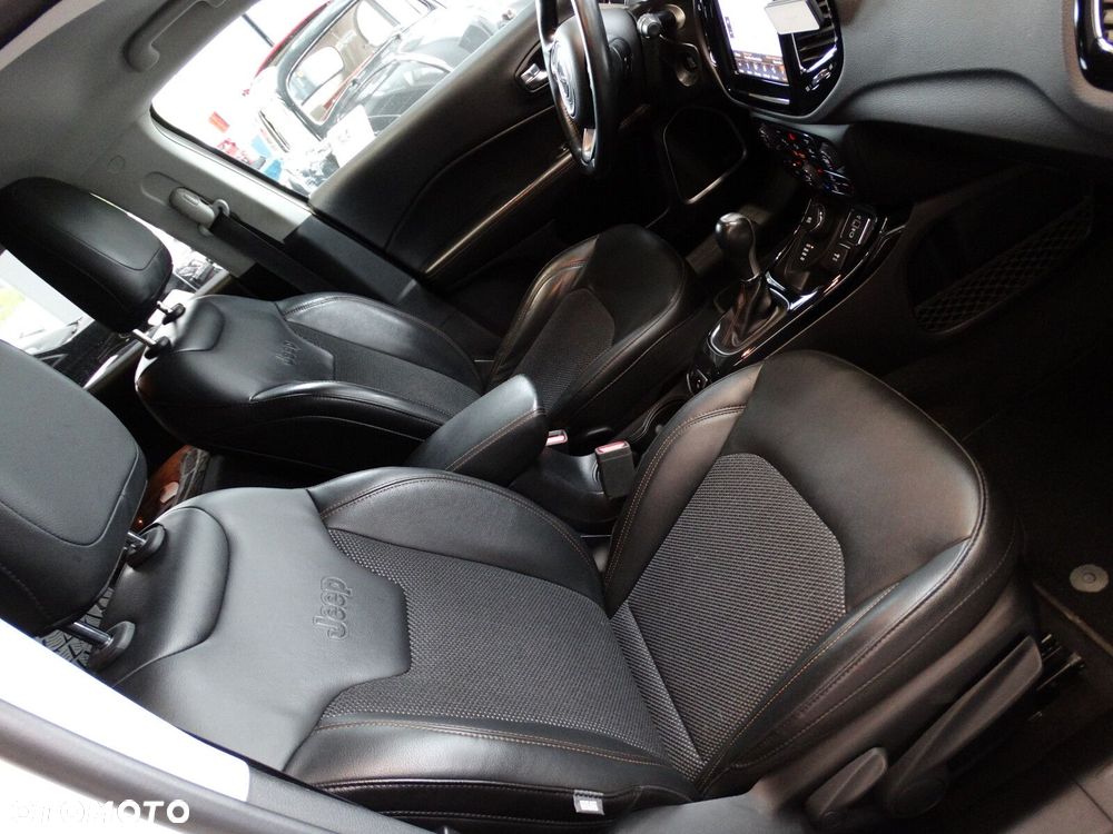 Jeep Compass - 35
