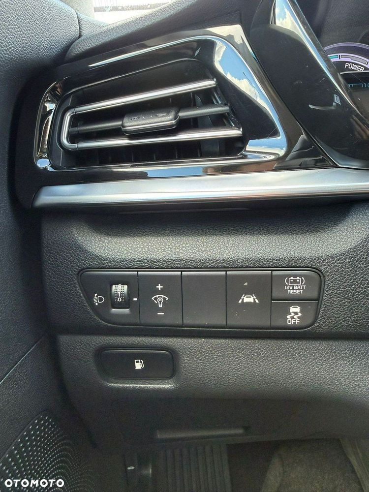 Kia Niro 1.6 GDI Hybrid M - 31