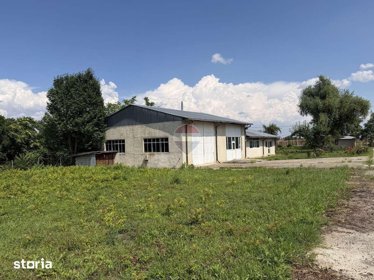 Spațiu industrial la iesirea din Odobesti , intrare Brosteni - Imagine principală: 3/15