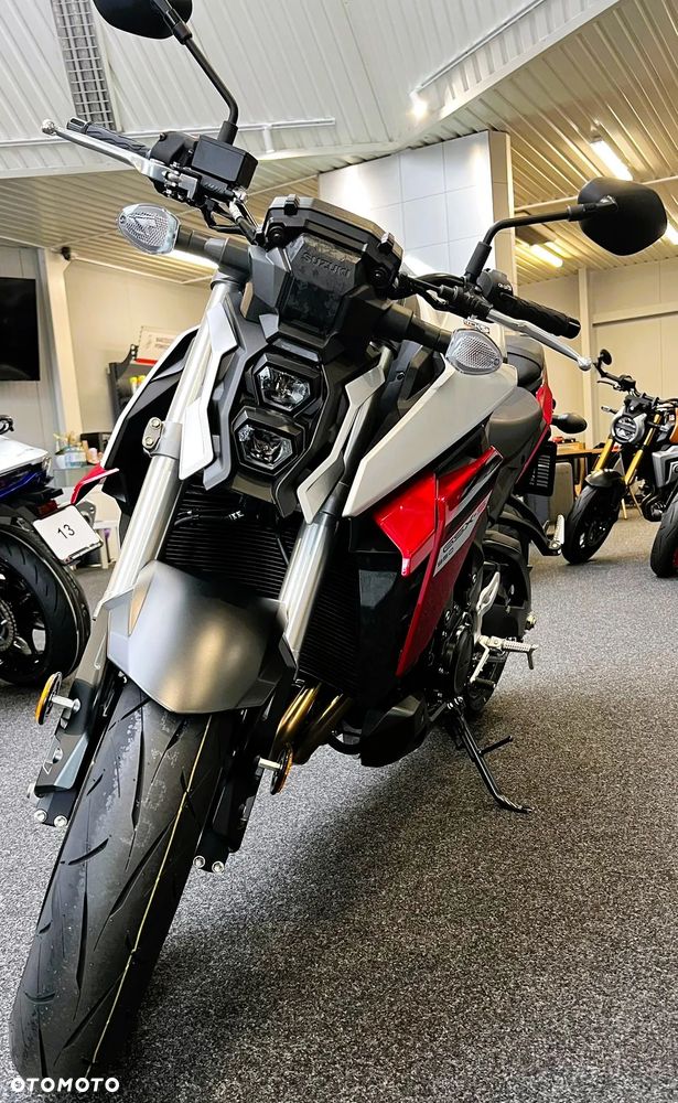 Suzuki GSX - 13