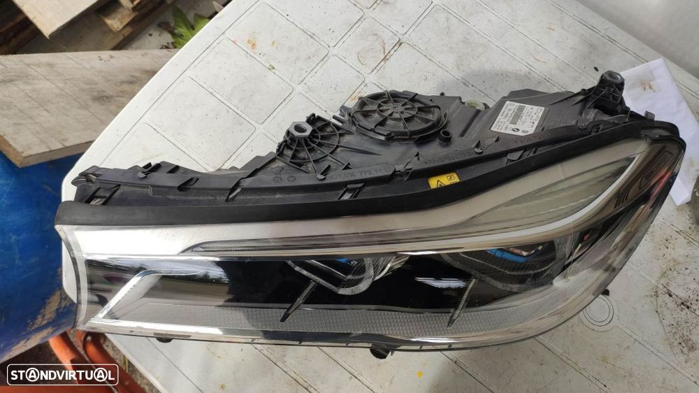 farol esquerdo Laser BMW série 7 G11 - 7