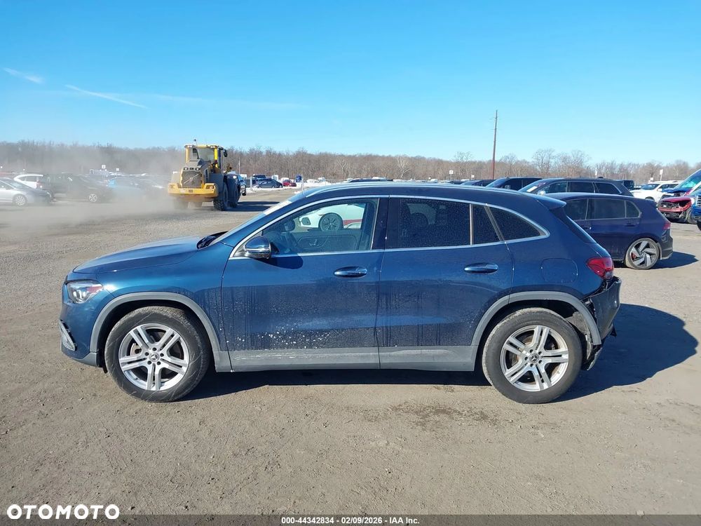 Mercedes-Benz GLA - 14