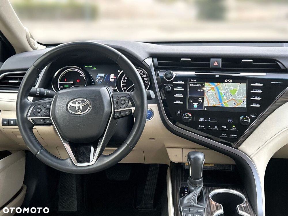 Toyota Camry 2.5 Hybrid Executive CVT - 14