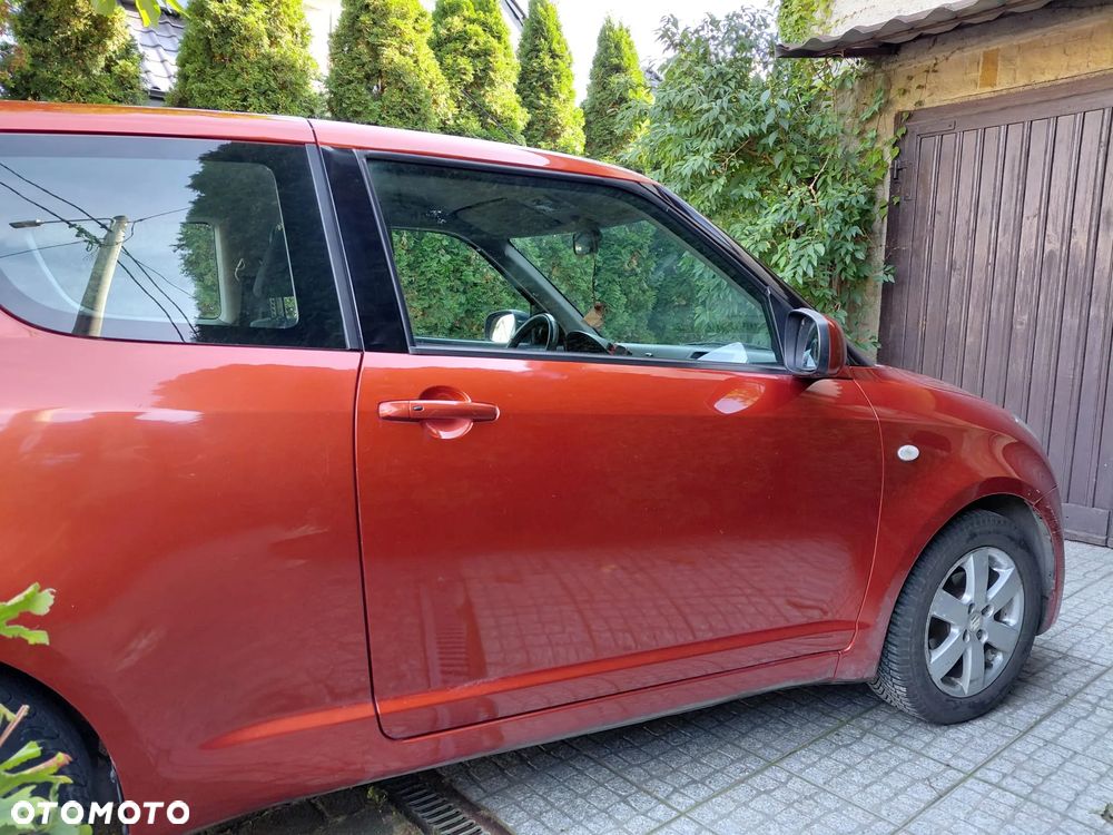 Suzuki Swift 1.3 Club - 4