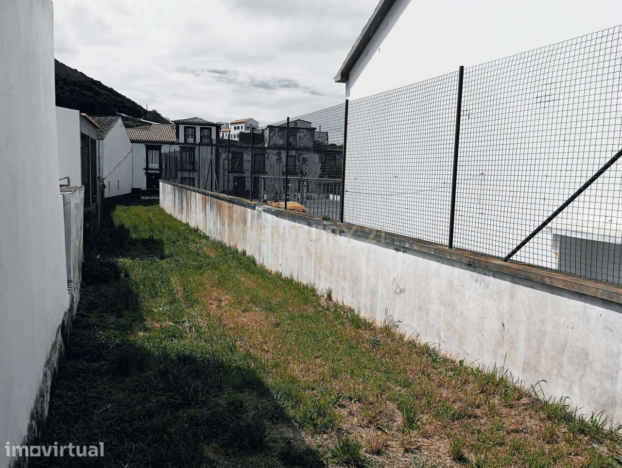 Terreno com 1441 m2 no coração da vila de Santa Cruz da Graciosa - Grande imagem: 4/5