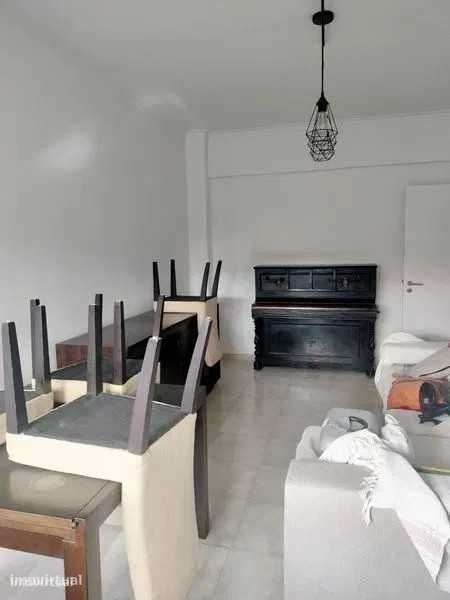 T2 Mobilado em Oeiras – Excelente Localização | 1.400€/mês - Grande imagem: 2/9