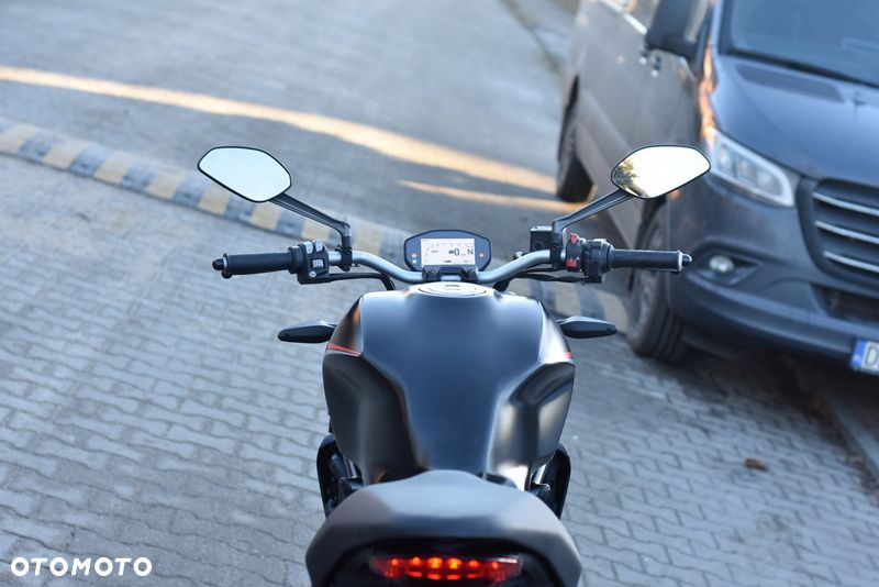 Ducati Monster - 17
