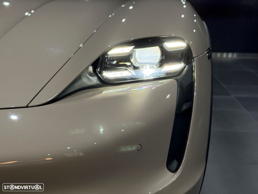 Porsche Taycan Cross Turismo Turbo - 11