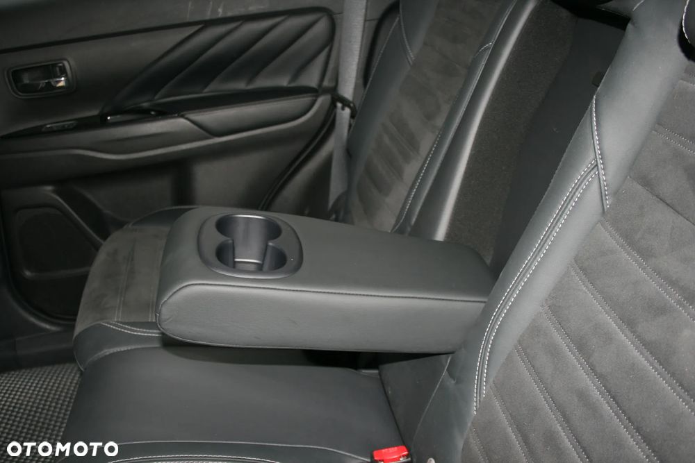Mitsubishi Outlander Intense + - 18