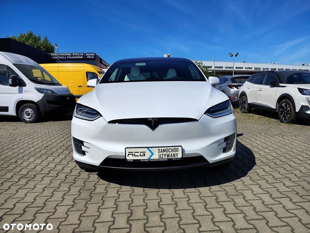 Tesla Model X - 6