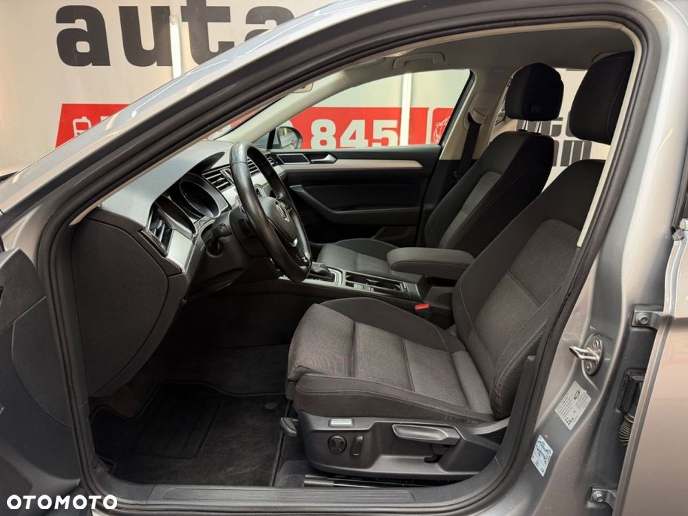 Volkswagen Passat - 19